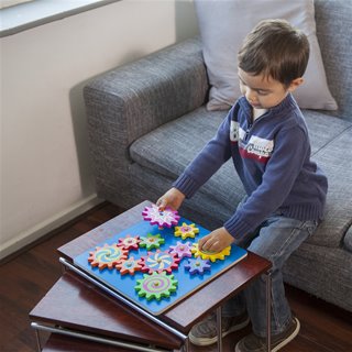 Spinning gear puzzle